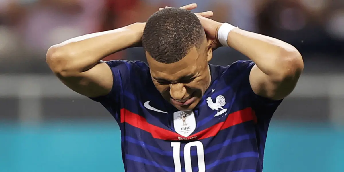 Tras su renovación con el PSG, el delantero habría empezado a tomar decisiones en el plantel, pero recibe un golpe bajo por parte de Didier Deschamps