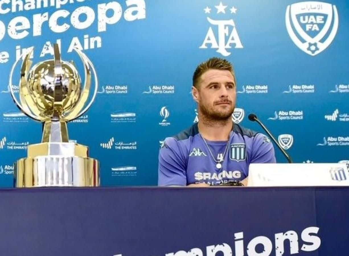 Tras una reunión entre el defensor y la dirigencia de Racing finalmente se confirmó cual será el futuro del jugador.