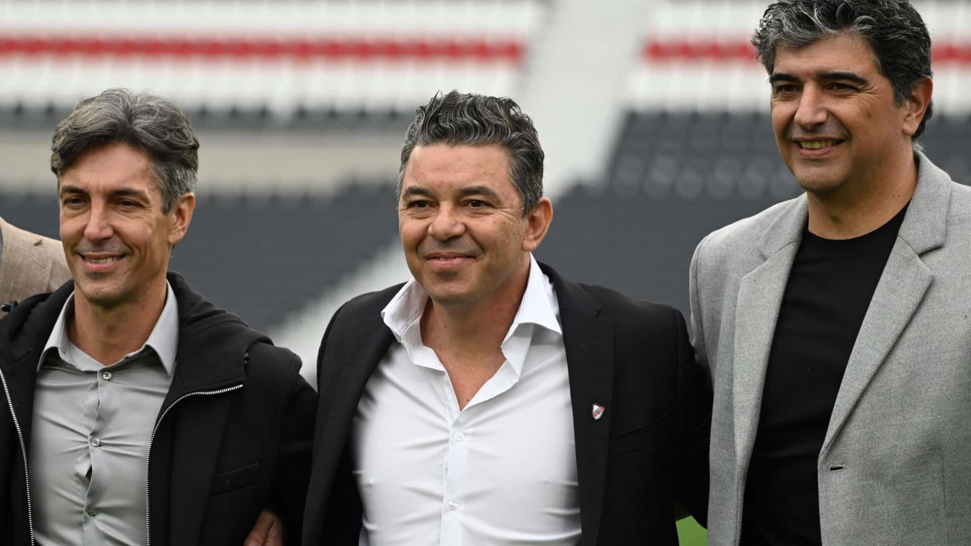 Un cambio que llama la atención en River (Foto Baires).
