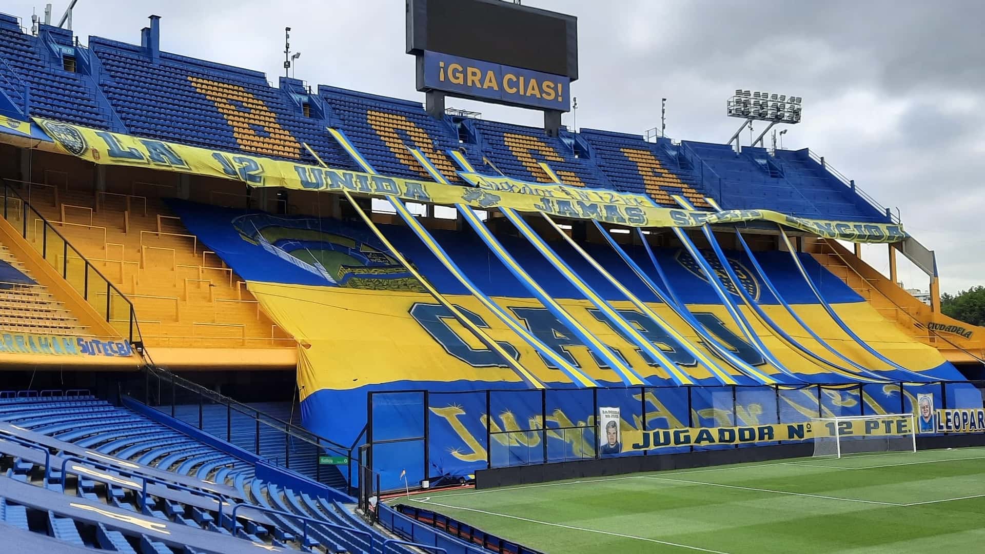 Un conflicto de barras dentro de la cancha de Boca provocó que Marta Elizabeth Tato, expareja de Fernando Di Zeo, terminara golpeada durante el partido ante Sarmiento.