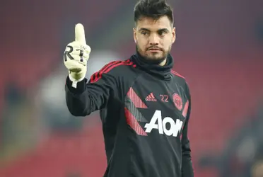 Un entrenador que conoce la gloria en UEFA Champions League busca fichar al argentino Sergio Romero.