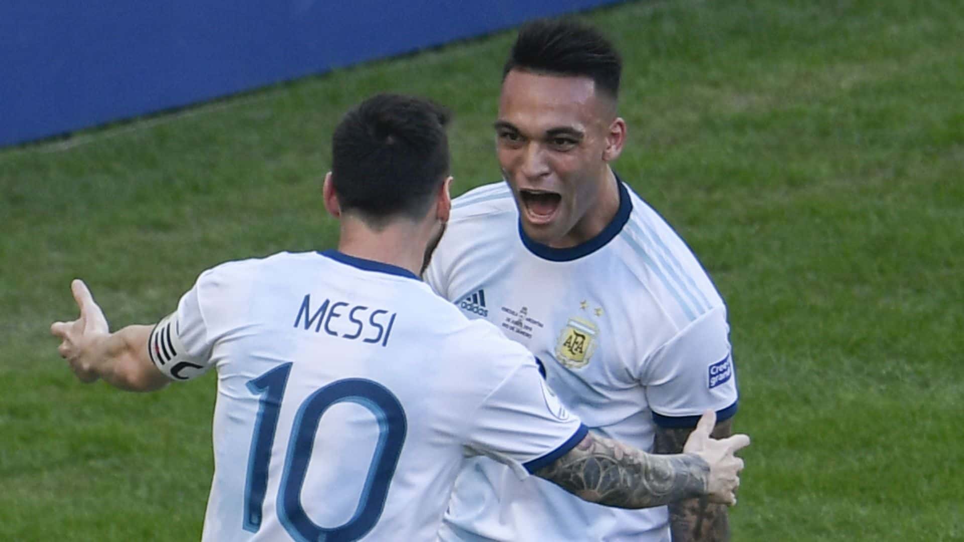 Un futbolista argentino es el segundo goleador a nivel mundial detrás de Mbappé y no lo citaron. ¿Quién hace los goles si no está Martínez?