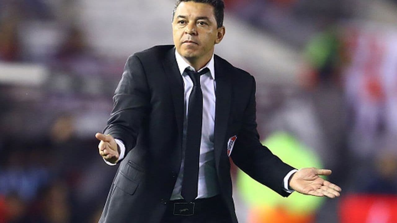 Un futbolista que estuvo en la órbita del Muñeco será distinguido en la liga en donde juega, y su retorno a Núñez es complicado.