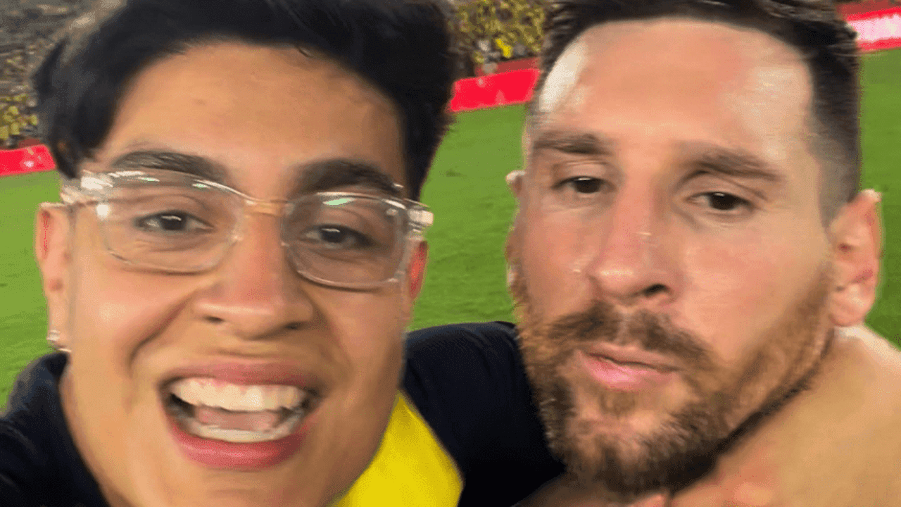 Un hincha del Tri en modo selfie fue corriendo a sacarse una foto con Leo, aunque al capitán de la Selección Argentina no le habría gustado demasiado la forma en la que se acercó.