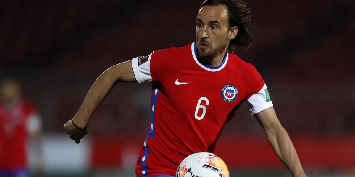 Un jugador fue convocado en la Roja para la doble fecha de Eliminatorias Sudamericanas, en la que incluye el partido ante el conjunto de Lionel Scaloni en Calama. 