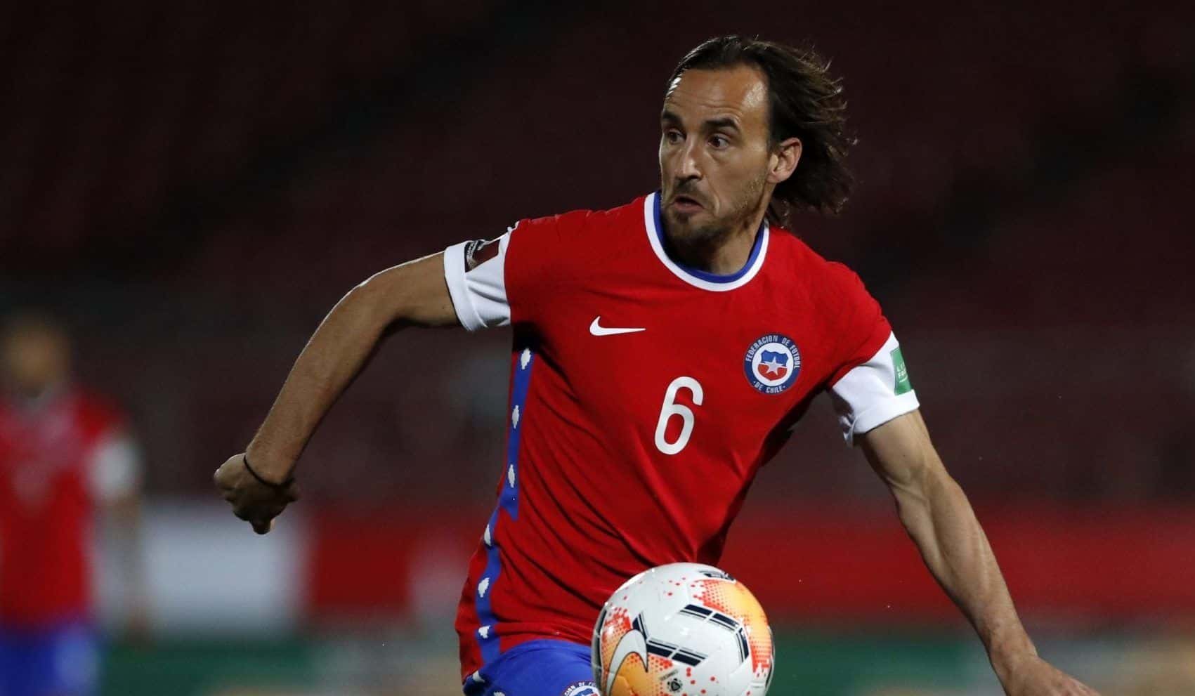 Un jugador fue convocado en la Roja para la doble fecha de Eliminatorias Sudamericanas, en la que incluye el partido ante el conjunto de Lionel Scaloni en Calama.