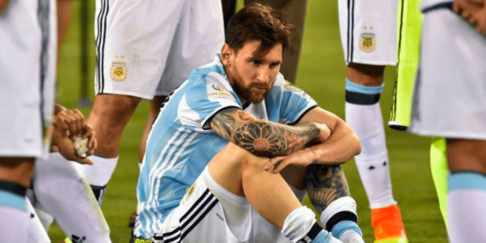 Uno de los compañeros del argentino tiene pocos minutos en Europa y preocupa a la Pulga