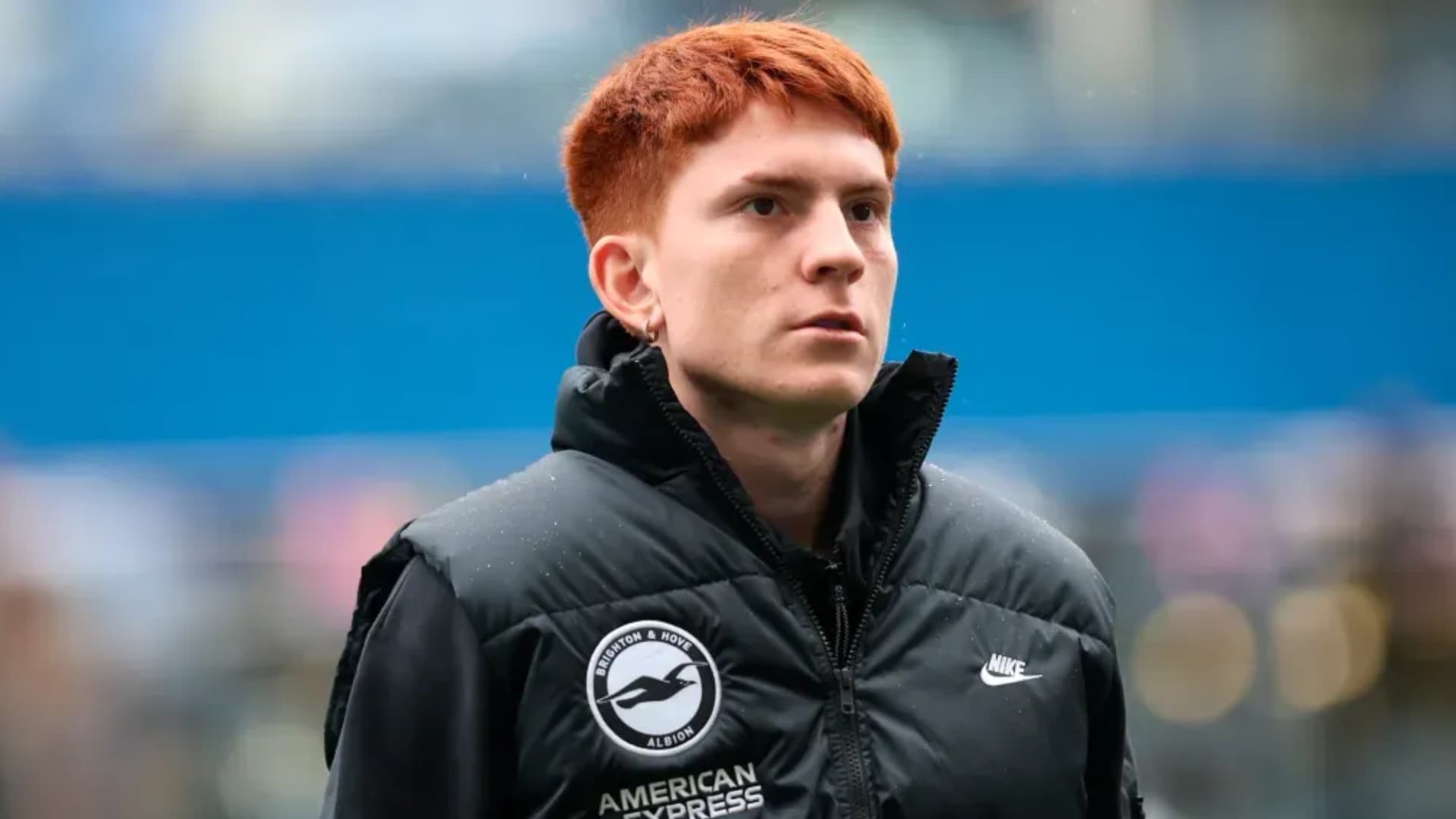 Valentín Barco con un chaleco del Brighton