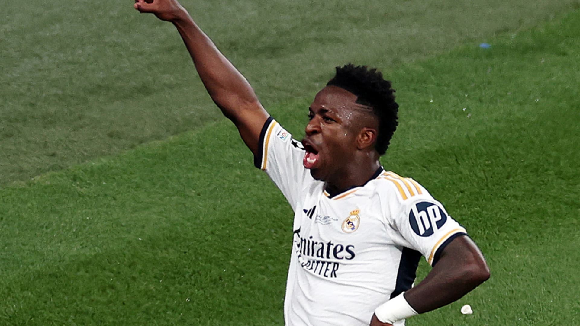 Vinicius Jr festeja su gol en la final de la UEFA Champions League.