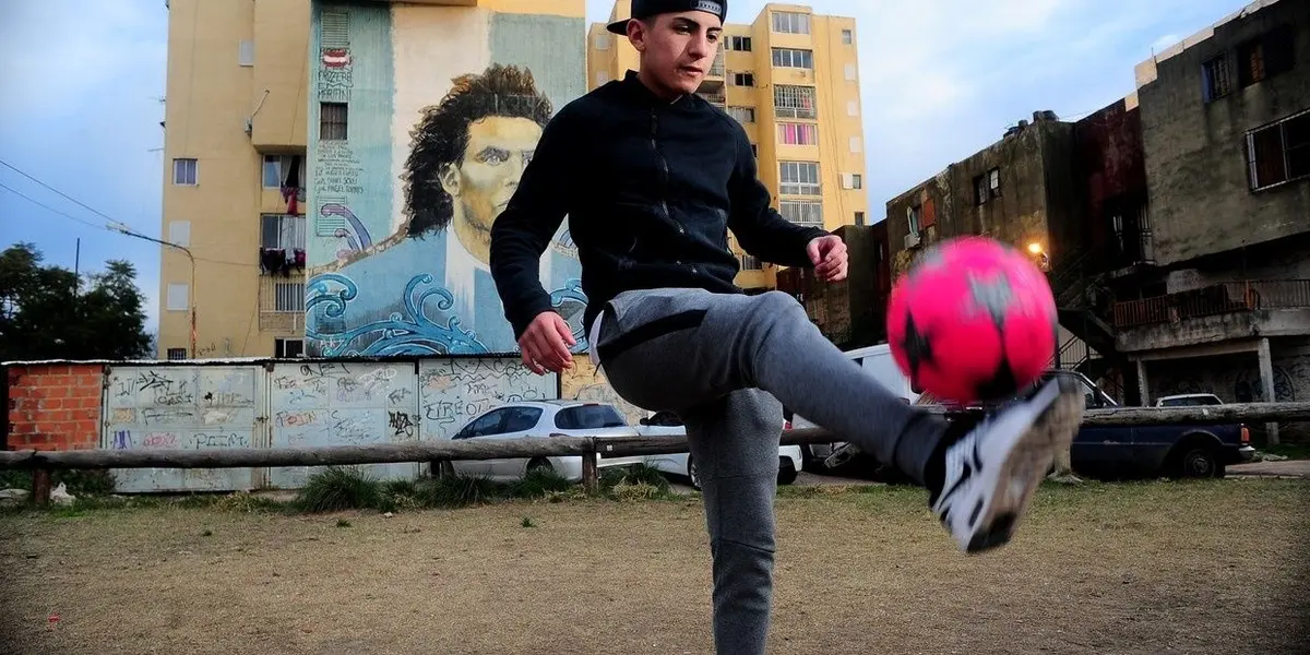 Ya tuvo sondeos del Manchester City y del F.C Barcelona.