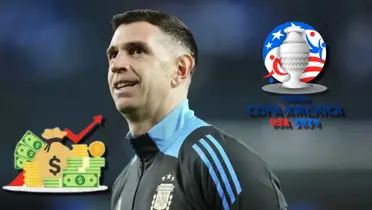 Emiliano Martínez sonríe jugando para Argentina.