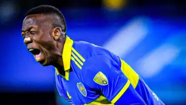 Luis Advíncula festejando en Boca